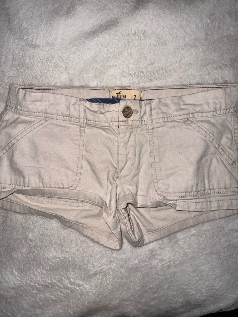 🤍HOLLISTER~Cute Cream/Light Tan Shortie Shorts